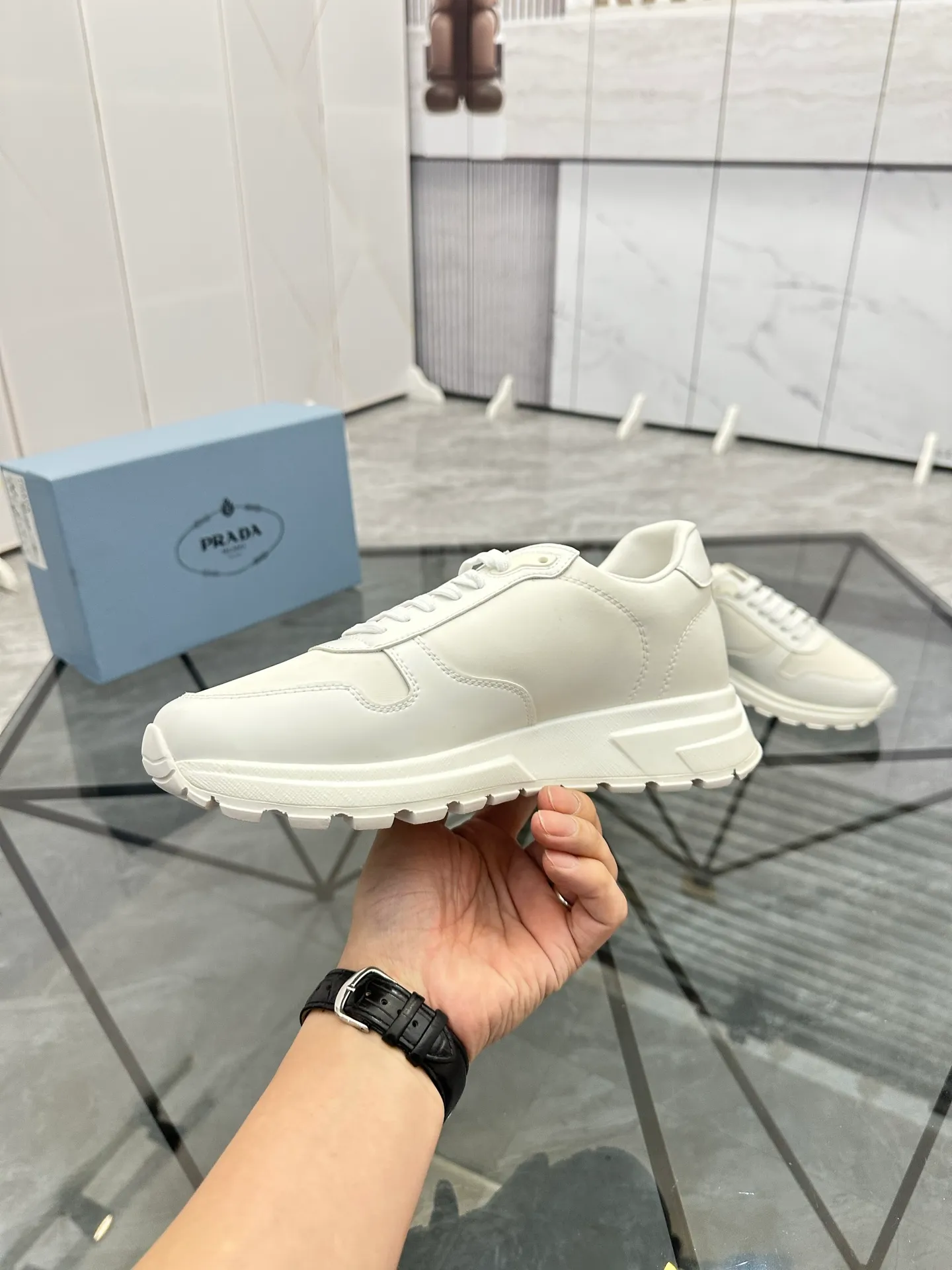 Men's shoes: 💰P440¥ Product trademark: Prada *"Prada*" low-top casual shoes Regular size: 38-44 (can be customized to 45.46) Product materials: imported cowhide upper, sheepskin lining, original outsole. Number: 835